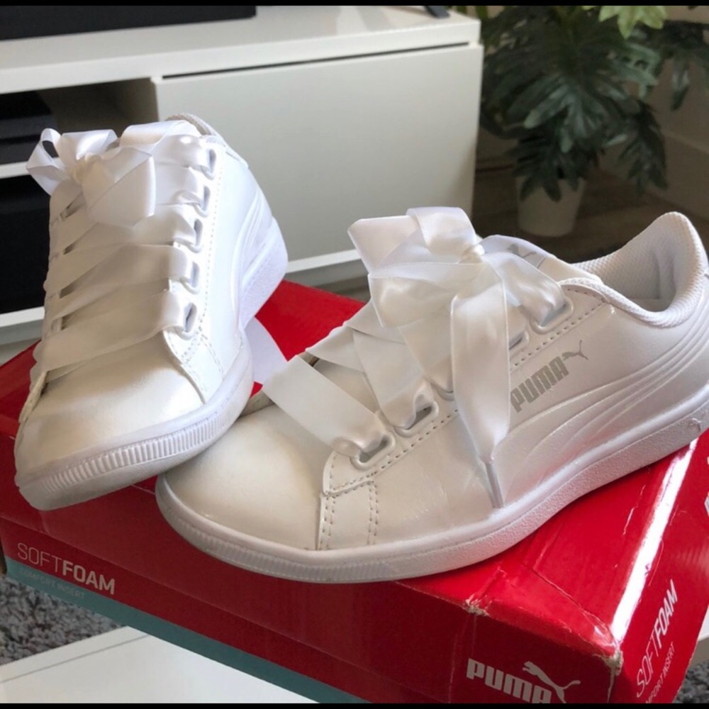 White with satin laces Puma